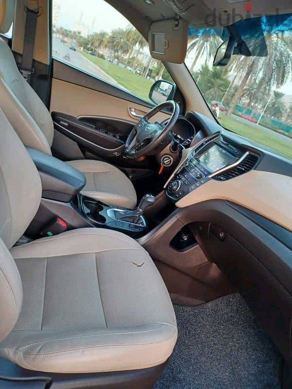 Hyundai Santa Fe 2017 "OMAN CAR"  good condition for sale 12