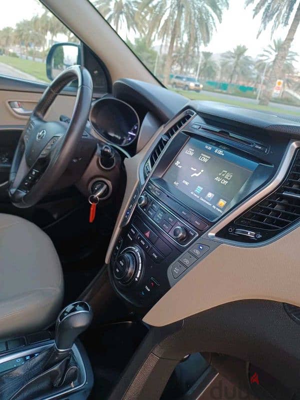 Hyundai Santa Fe 2017 "OMAN CAR"  good condition for sale 13