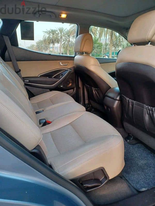 Hyundai Santa Fe 2017 "OMAN CAR"  good condition for sale 17