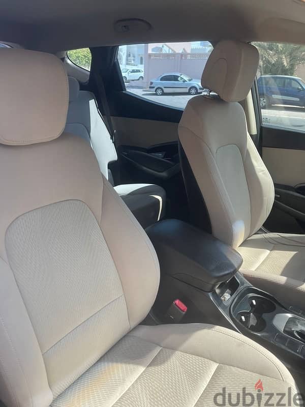 Hyundai Santa Fe 2016 Model Oman car for urgent sell 8