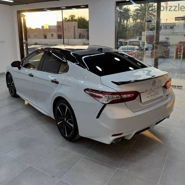 Toyota Camry 2018 4