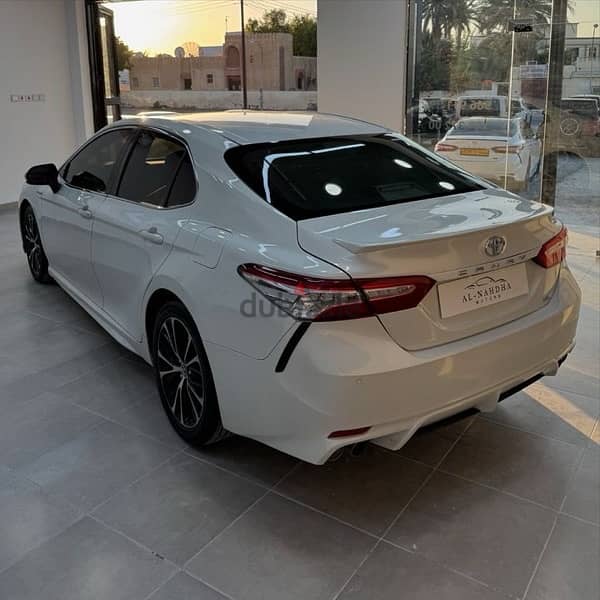 Toyota Camry 2019 3