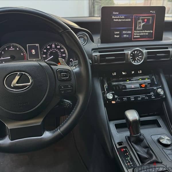 Lexus IS 300 2021 6