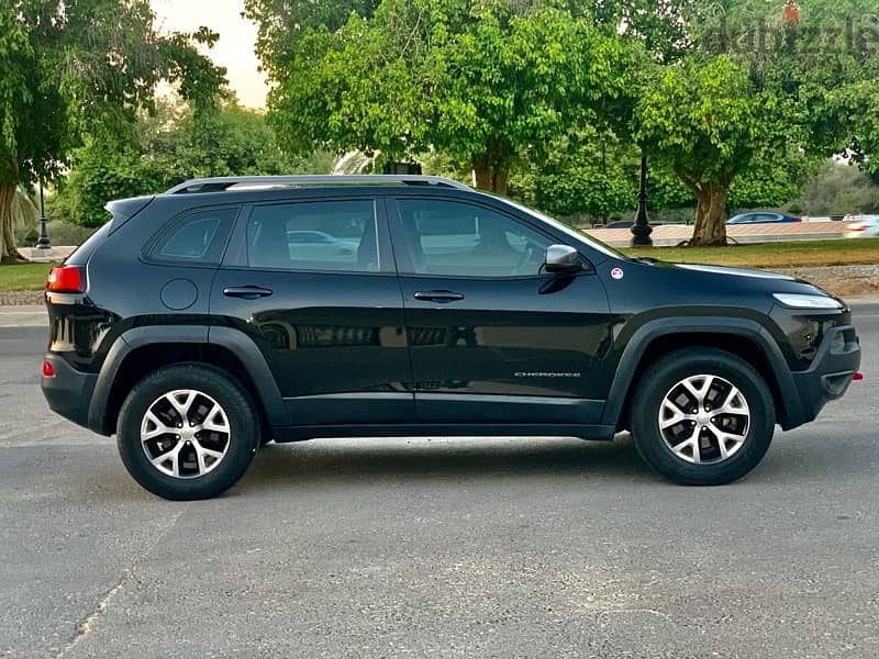 Pristine Condition Jeep Cherokee 2014 Trailhawk For Sale. 5