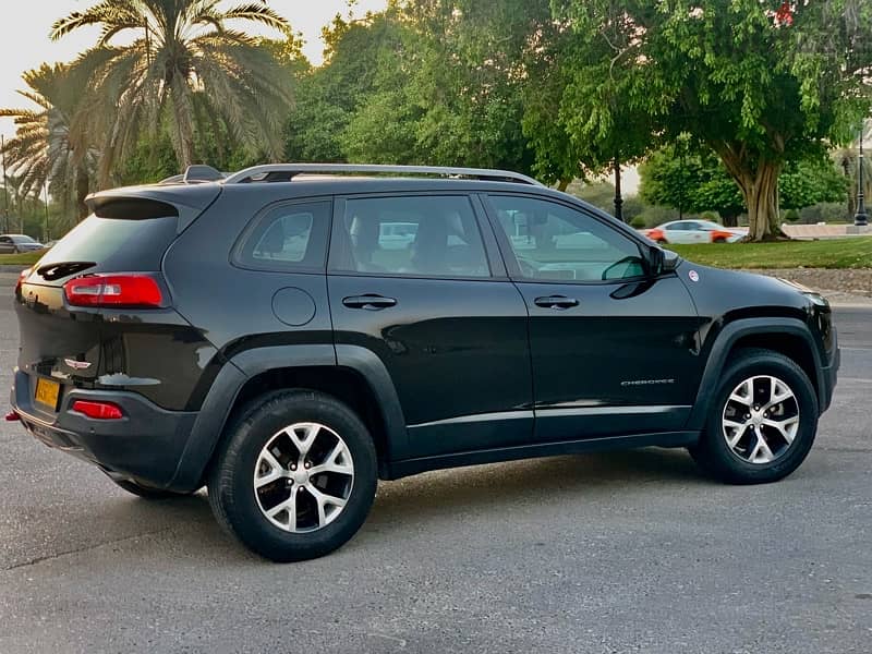 Pristine Condition Jeep Cherokee 2014 Trailhawk For Sale. 6