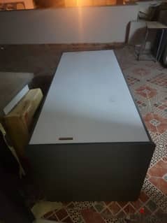 Table for sale in 12 rials 0