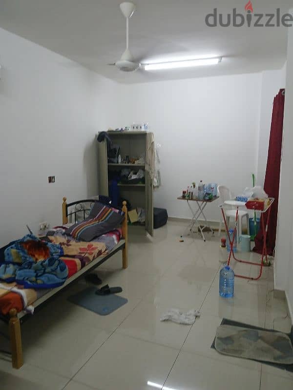 Room available for Male or Female bachelor- clean building- Ruw souqi 0