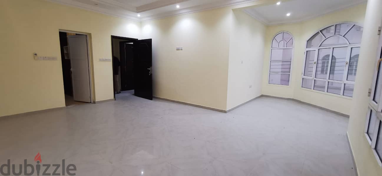 RV73 - 6 BHK VILLA NEAR VEG MARKET IN MAWALEH SOUTH 4