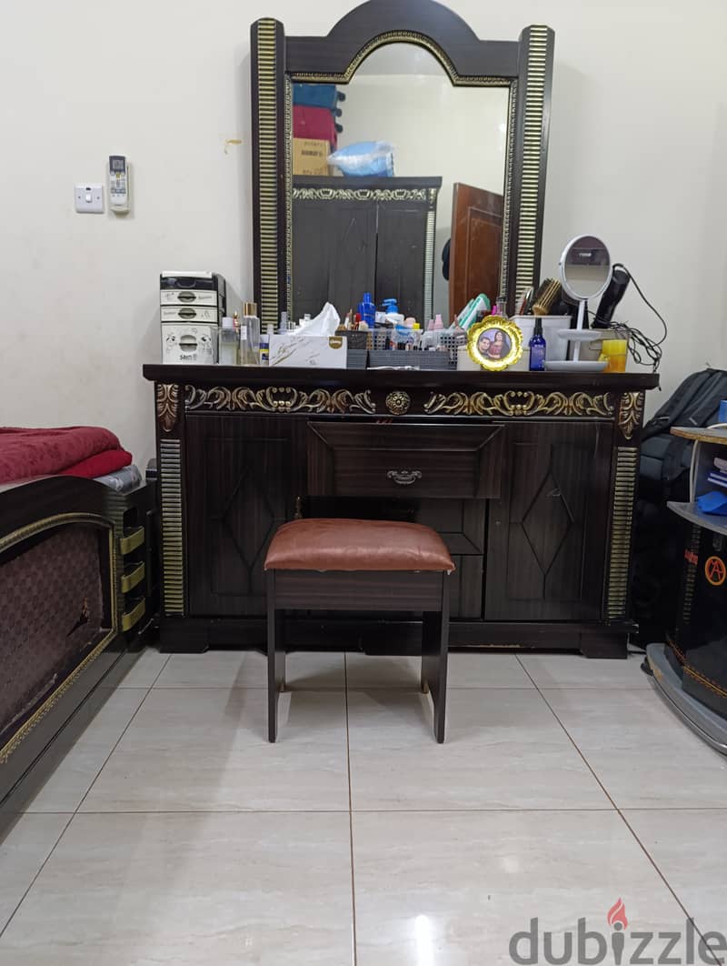 Large dressing table with a chair for FREE 3