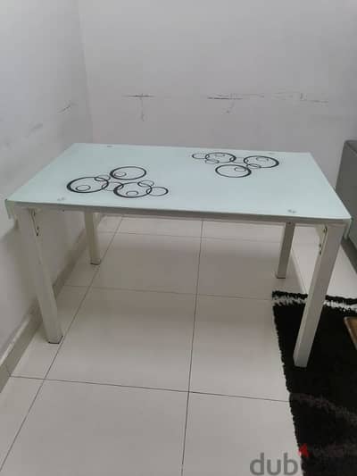 Dining table without chairs طاولة طعام بدون كراسي