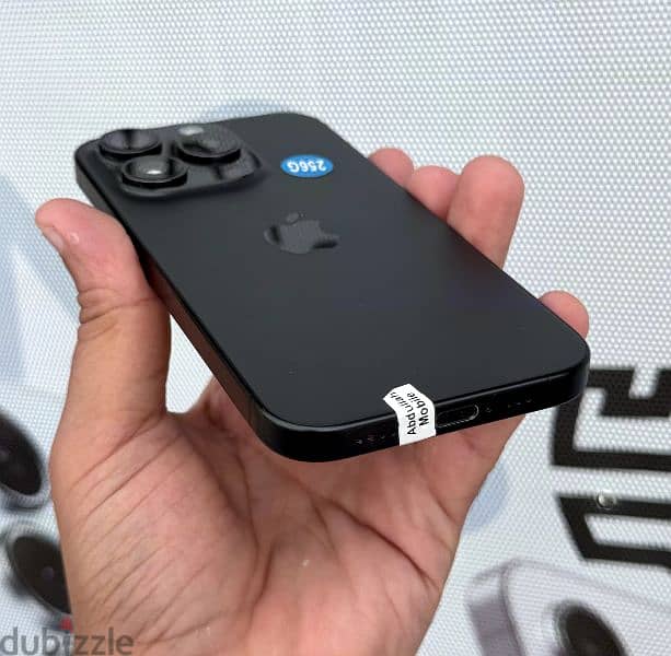 عرض خاص : iPhone 15 pro 256gb الهاتف بحالة الوكالة بدون اي شموخ 7