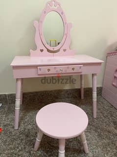 Girls dressing table with stool for sale in Muscat 0