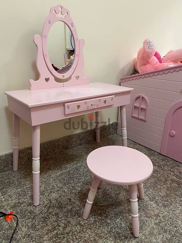 Girls dressing table with stool for sale in Muscat 1