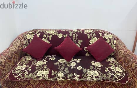 5 pcs Sofa set with 7 cushions and teapoi