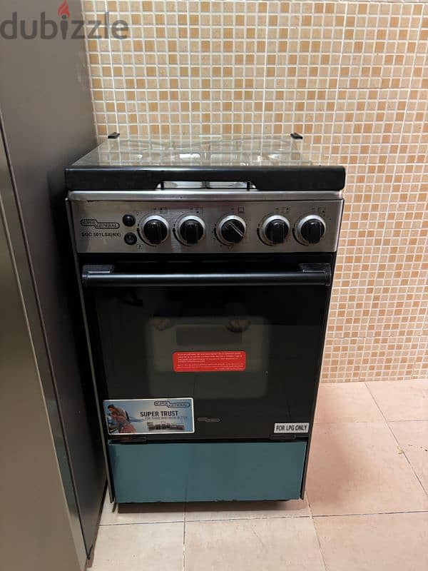 Gas range with Cylinder for sale 50 OMR 1