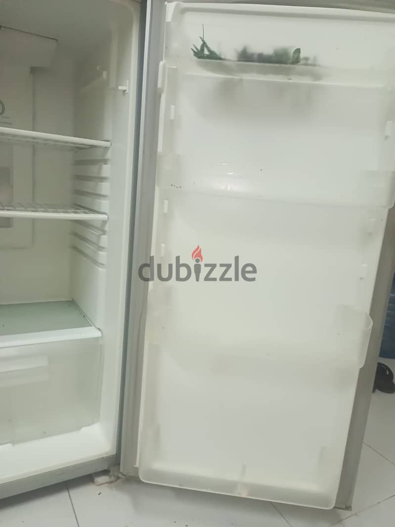 Large Refrigerator for sale ( Nizwa ) 47 OMR 3