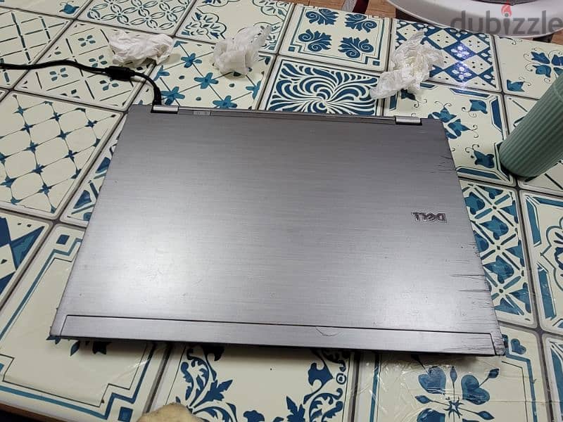 dell latitude E6410. i5. . . 4gb. . . 256 gb ssd 4