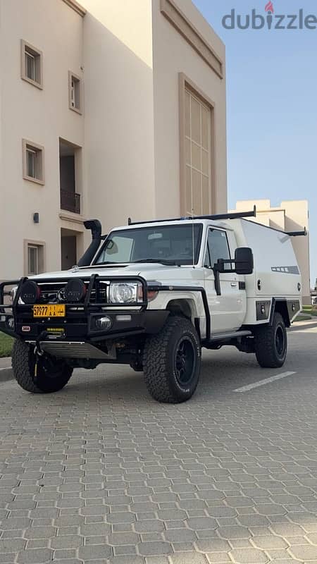 Toyota Land Cruiser 76 V8 Diesel 1