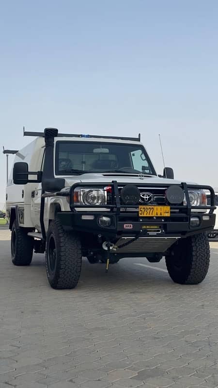 Toyota Land Cruiser 76 V8 Diesel 7