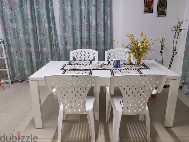 4 /6 seater folding dining table 1