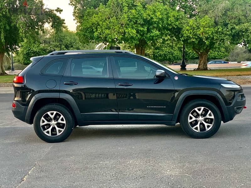 Jeep Cherokee Trailhawk 4x4 / GCC Specs. 10