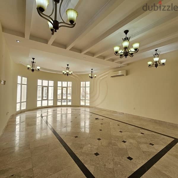 Villa in compound for rent in shatti Al Qurm, price 650 OMR 1