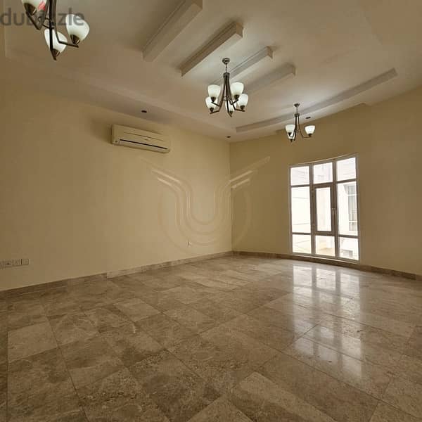 Villa in compound for rent in shatti Al Qurm, price 650 OMR 2