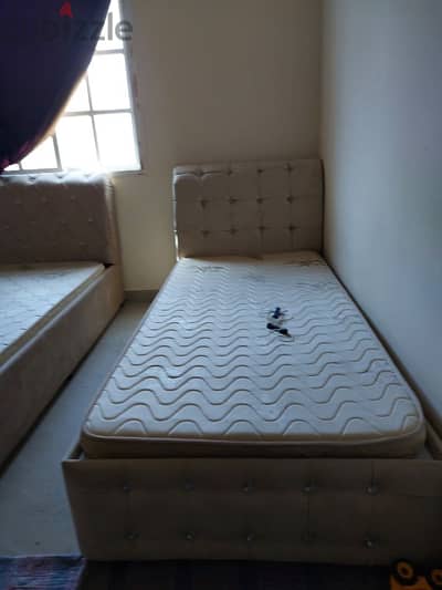 2 beds one month using سرير بحالة الجديد