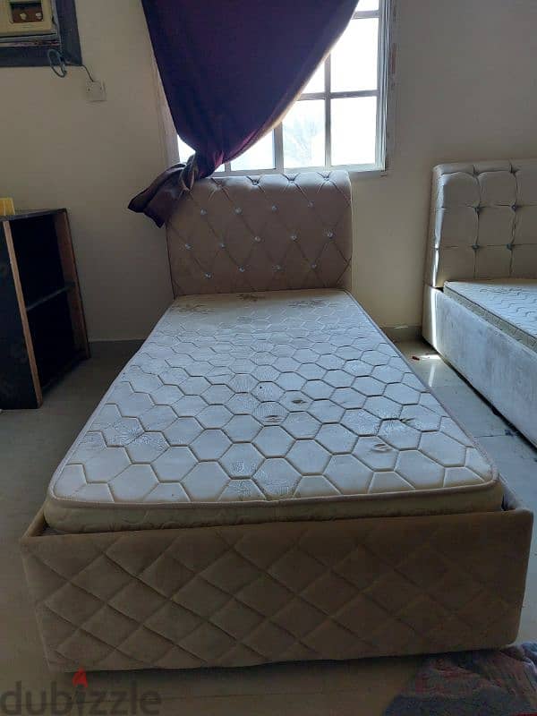 2 beds one month using سرير بحالة الجديد 1