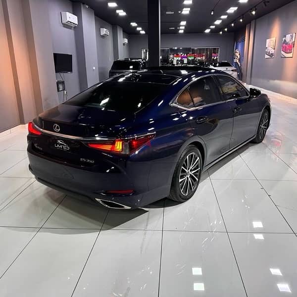 Lexus ES 350 2023 1