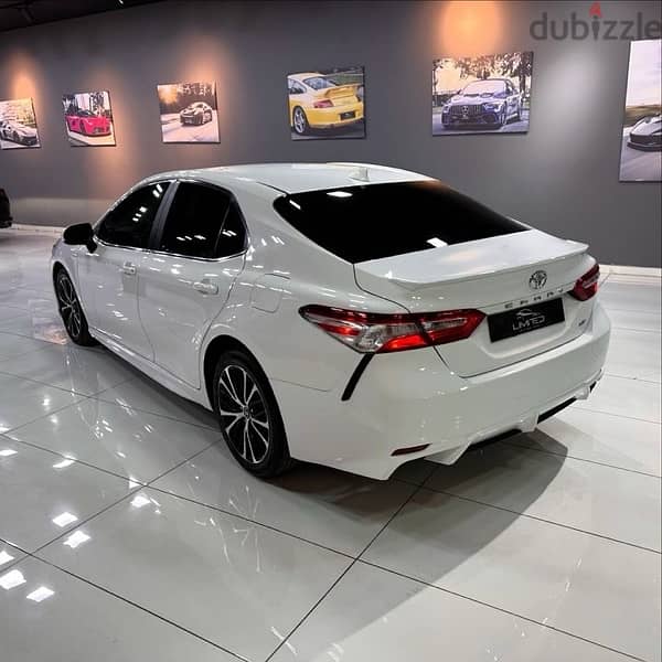 Toyota Camry 2020 1