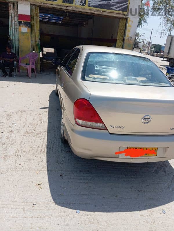 Nissan Sunny 2010 3