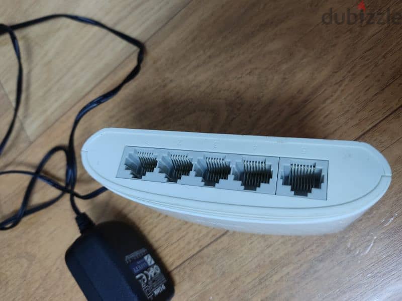 D-Link splitter 5 port and heavy power bank medistrom 2