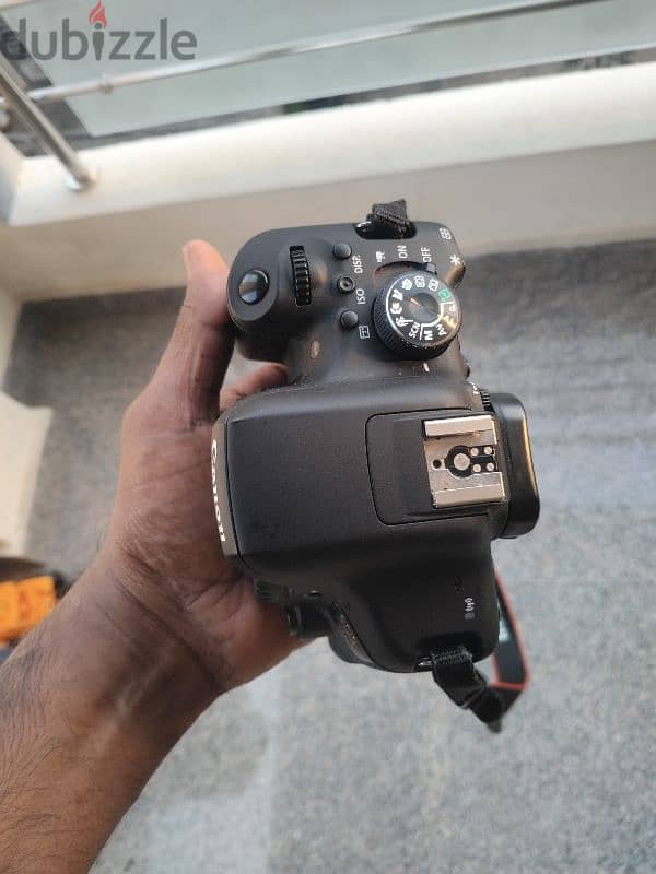 Canon 750D in mint condition. very less used. 1