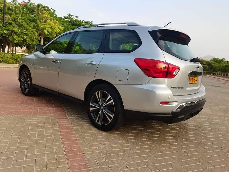 Nissan Pathfinder 2018 Oman 3