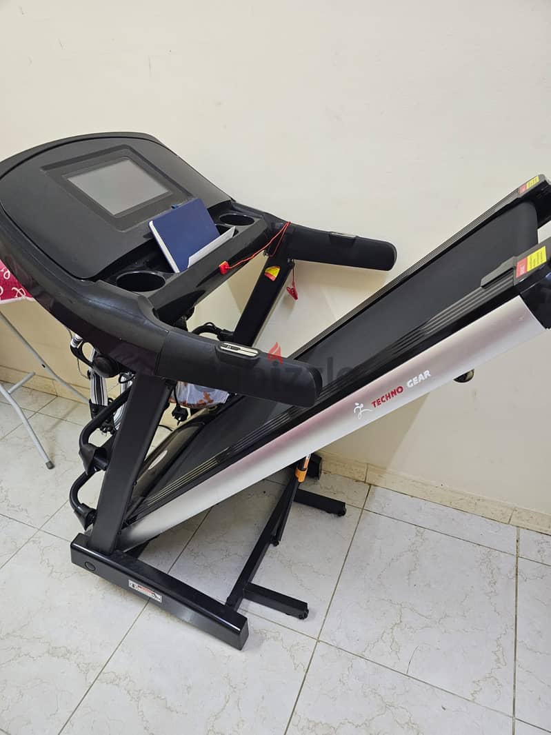 TECHNO GEAR Treadmill 1.75hp with Massager 1