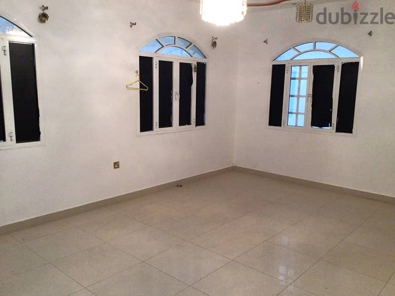 2 bhk flat for rent with 3 toilets & dinning near wadi kabir school jr 11