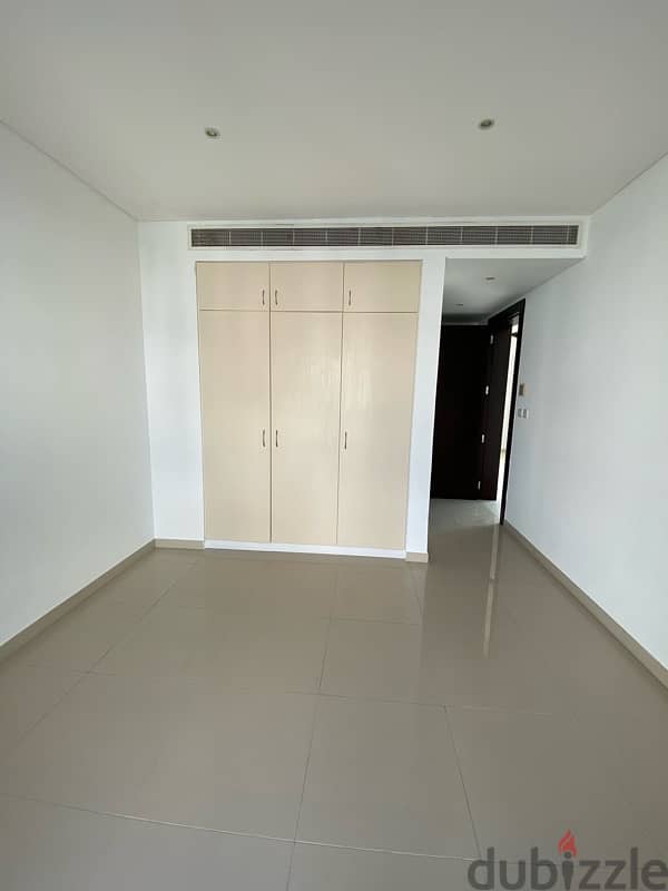 Villa for rent in Al Mouj - 4 bedrooms 3