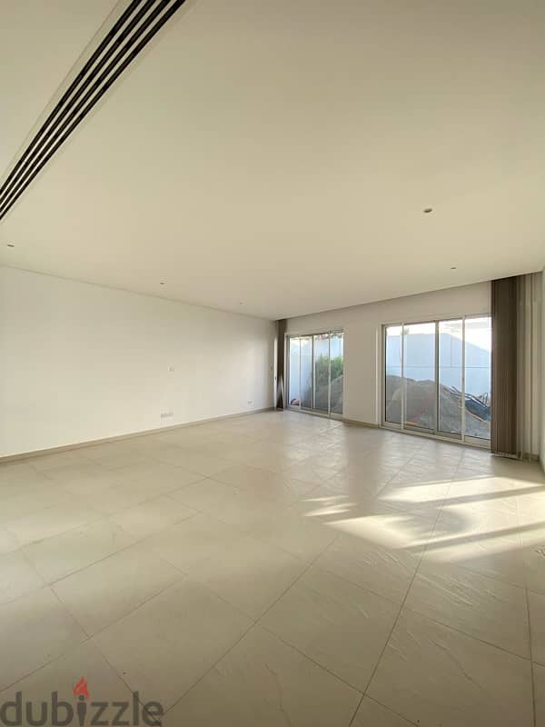 Villa for rent in Al Mouj - 4 bedrooms 14