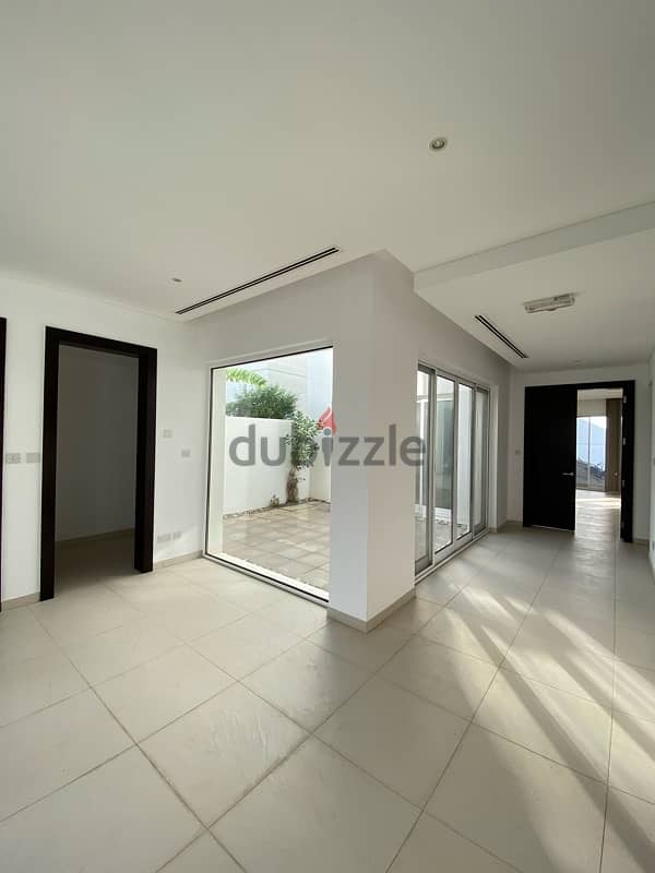 Villa for rent in Al Mouj - 4 bedrooms 15