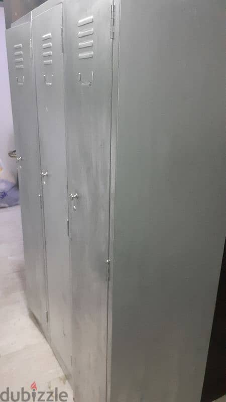 4 nos metal cupboard 0