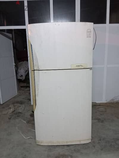 SAMSUNG REFRIGERATOR AVAILABLE