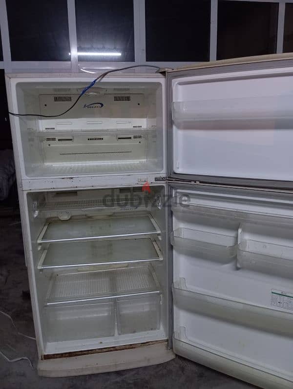 SAMSUNG REFRIGERATOR AVAILABLE 2