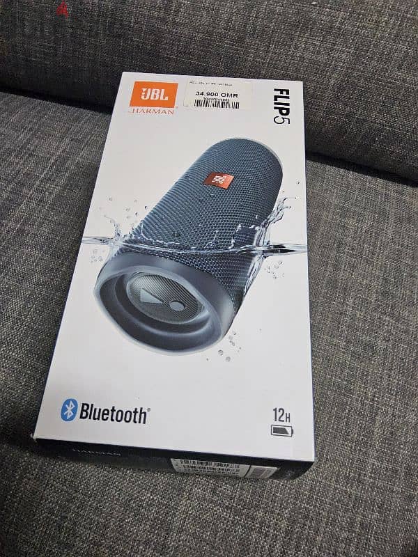 JBL Flip 5 Portable Speaker 1