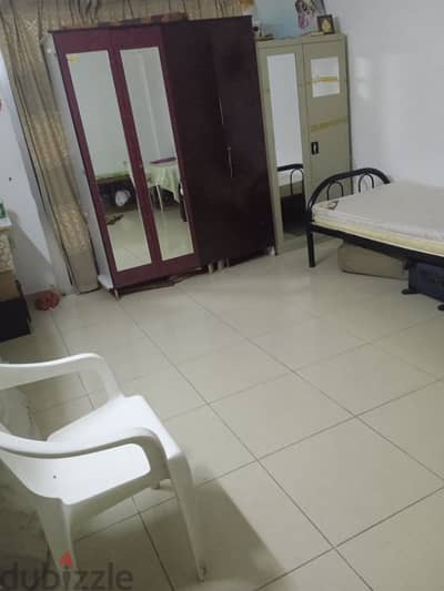 room for rent alkuwair near badar al sama