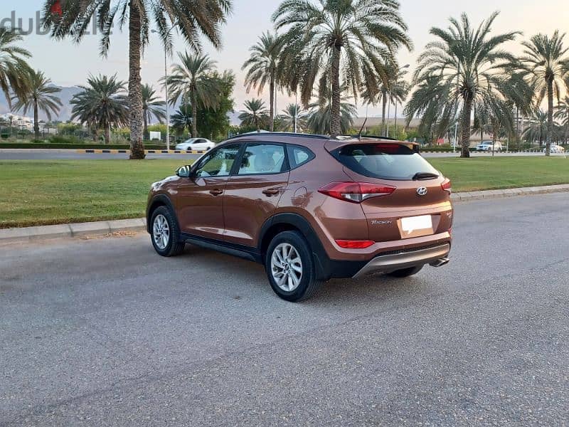 Hyundai tucson model 2018 good condition for sale. 4