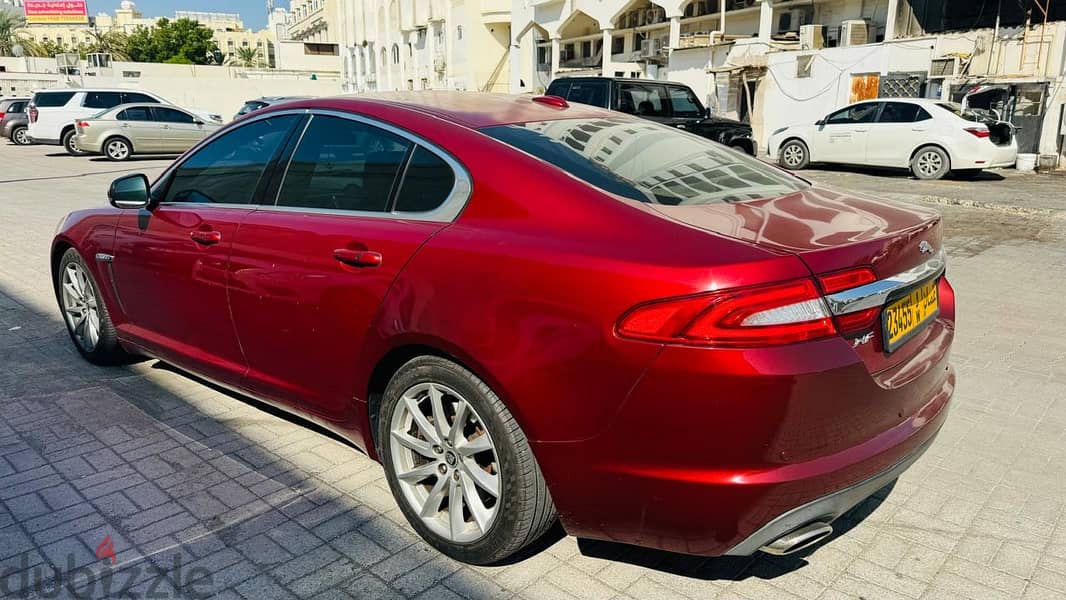 Jaguar XF 2012 3