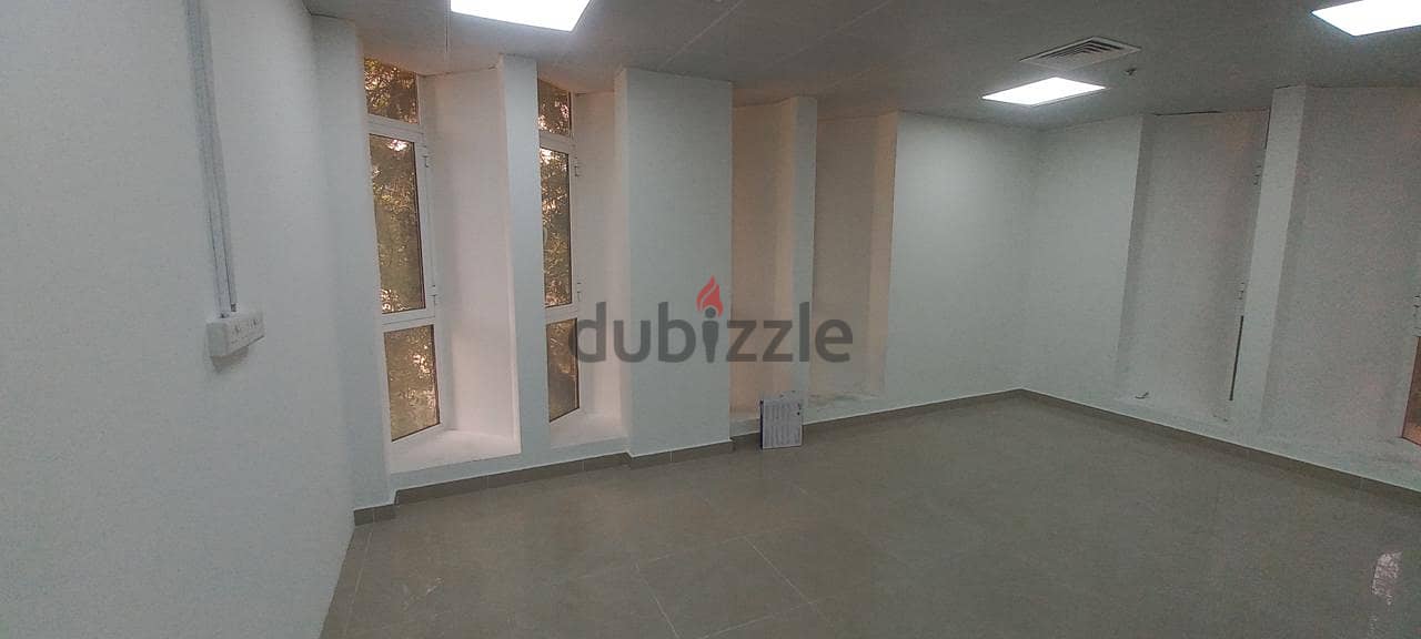 6Me1 Fabulous offices for rent in Qurum near Grand Hayat 1