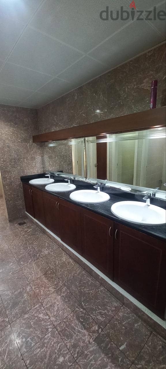 6Me1 Fabulous offices for rent in Qurum near Grand Hayat 10