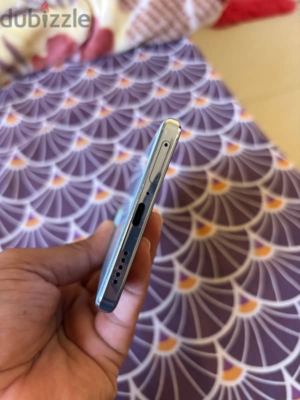 VIVO V30 With original charger 2